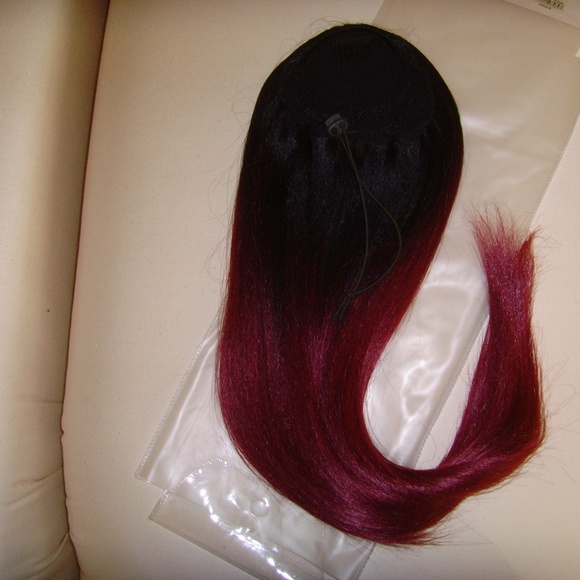 Model Model Drawstring 24 Inch Ponytail and Clip-In Bangs - Picture 5 of 8